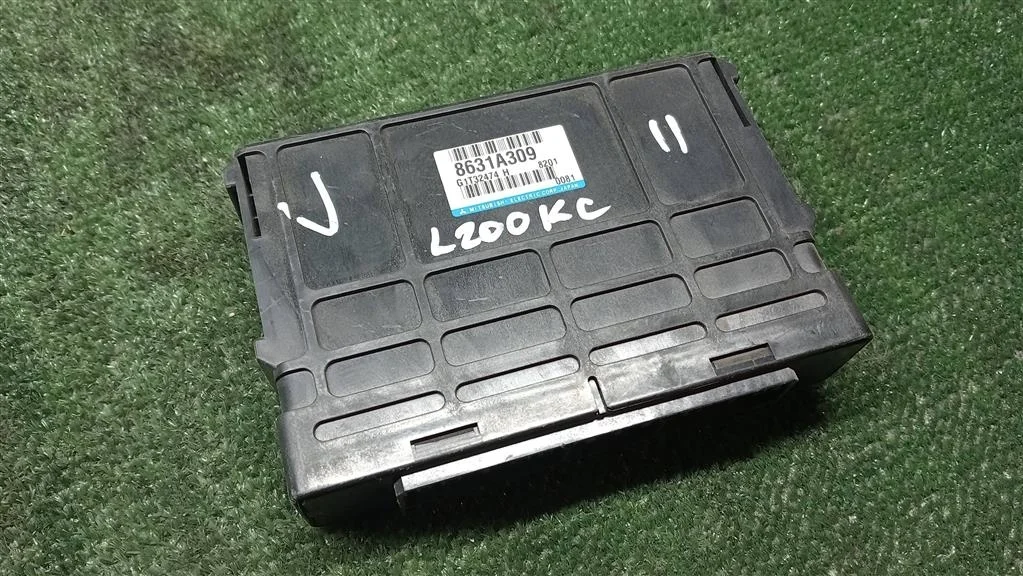 Б.у. блок управления кпп MITSUBISHI L200 KB4T MITSUBISHI L200 KB4T
