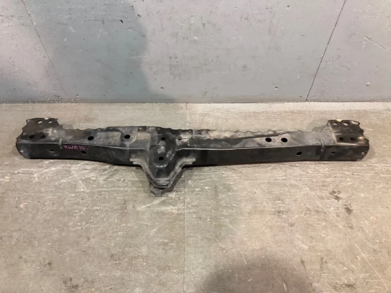 Нижняя часть телевизора Lexus CT200h ZWA10