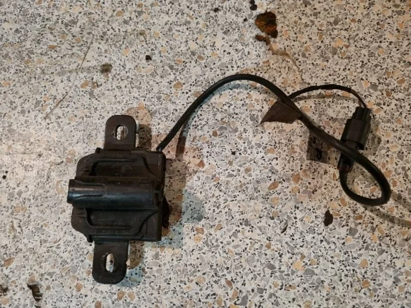 замок капота