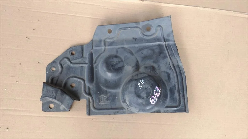 Б.у. пыльник двигателя NISSAN X-TRAIL T31 NISSAN X-TRAIL T31