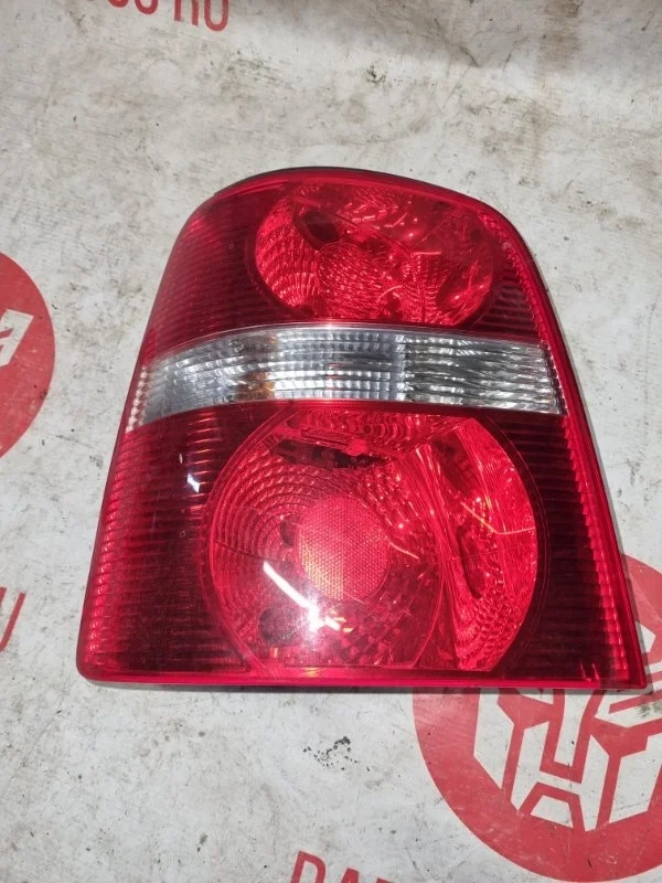 Фонарь Volkswagen Touran 2004 1T1