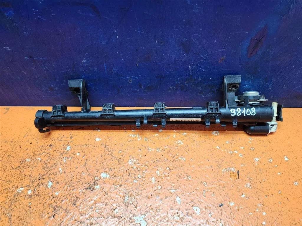 Топливная рампа Ford Focus 2 1,6 2004-2011 1698074