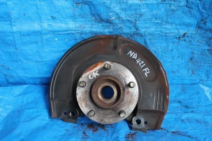 Б.у. кулак поворотный MITSUBISHI GRANDIS NA4W MITSUBISHI GRANDIS NA4W