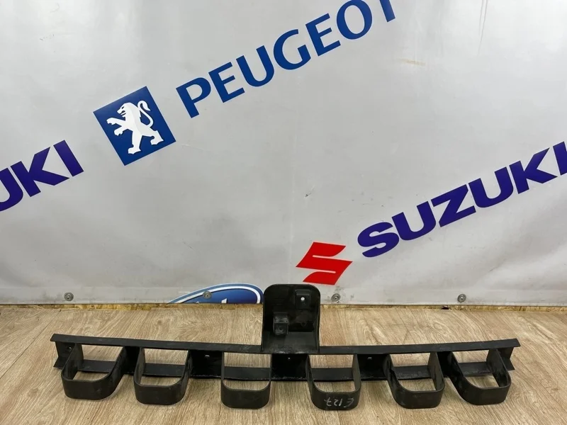 Кронштейн бампера FORD KUGA 2011г