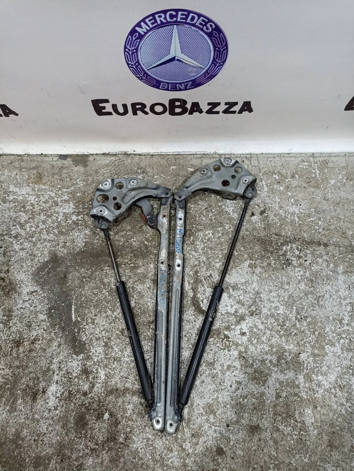Петля капота Mercedes W210