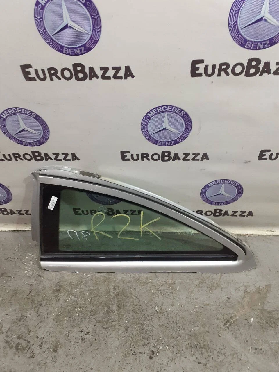 Стекло заднее левое Mercedes W203 Coupe