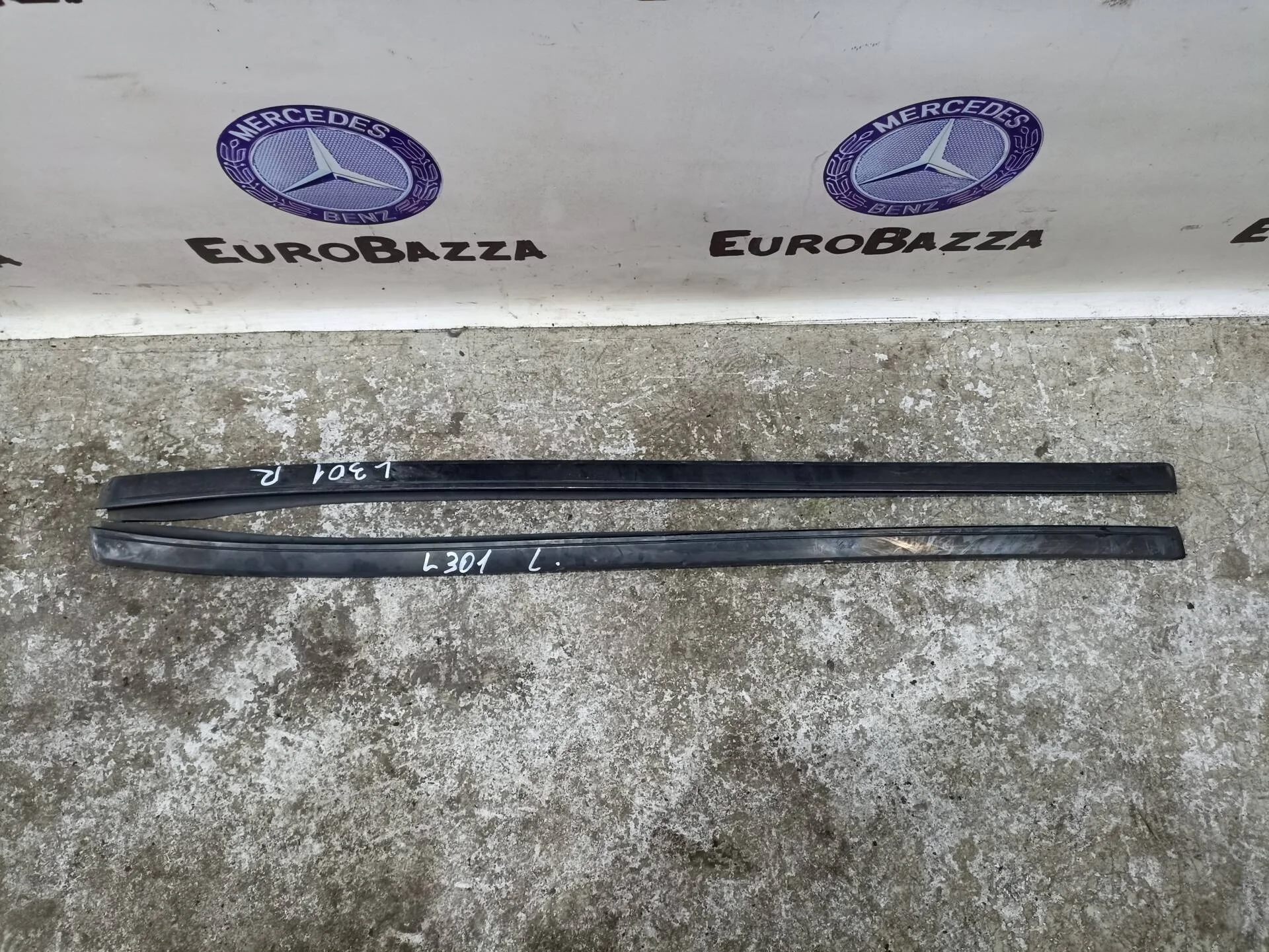 Молдинги лобового стекла Mercedes W251