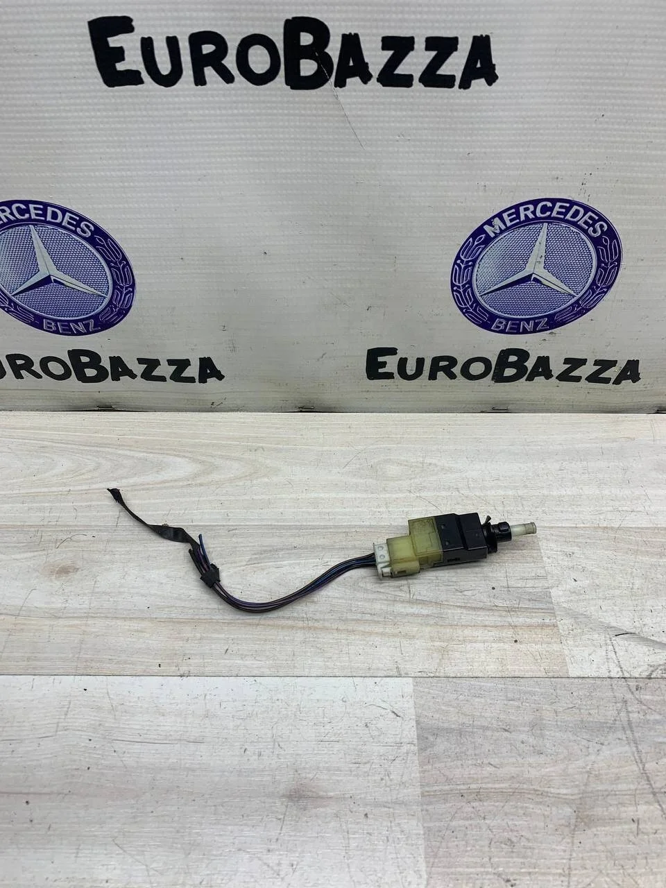 Датчик стоп сигнала Mercedes W211