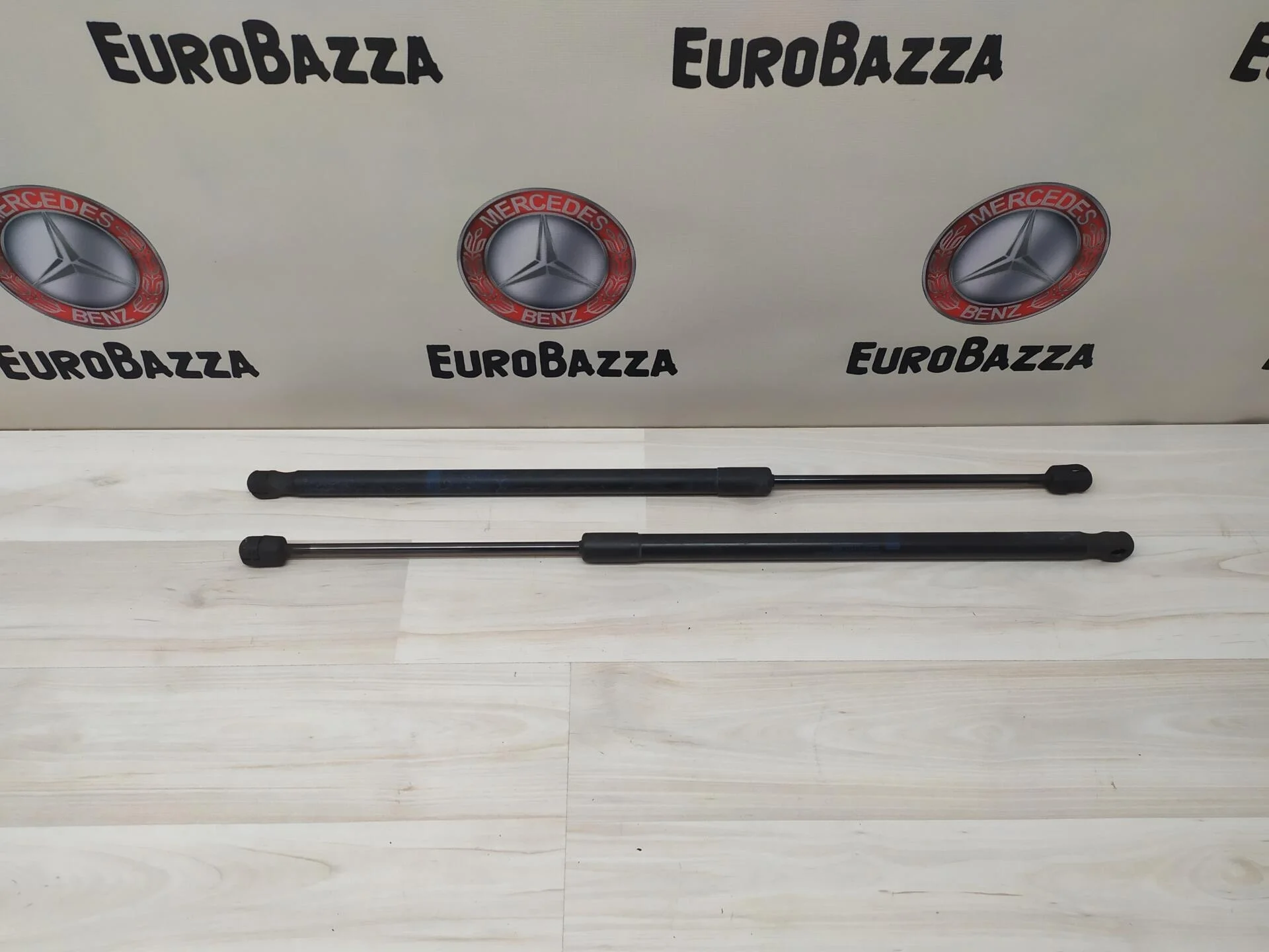 Амортизатор капота Mercedes W212