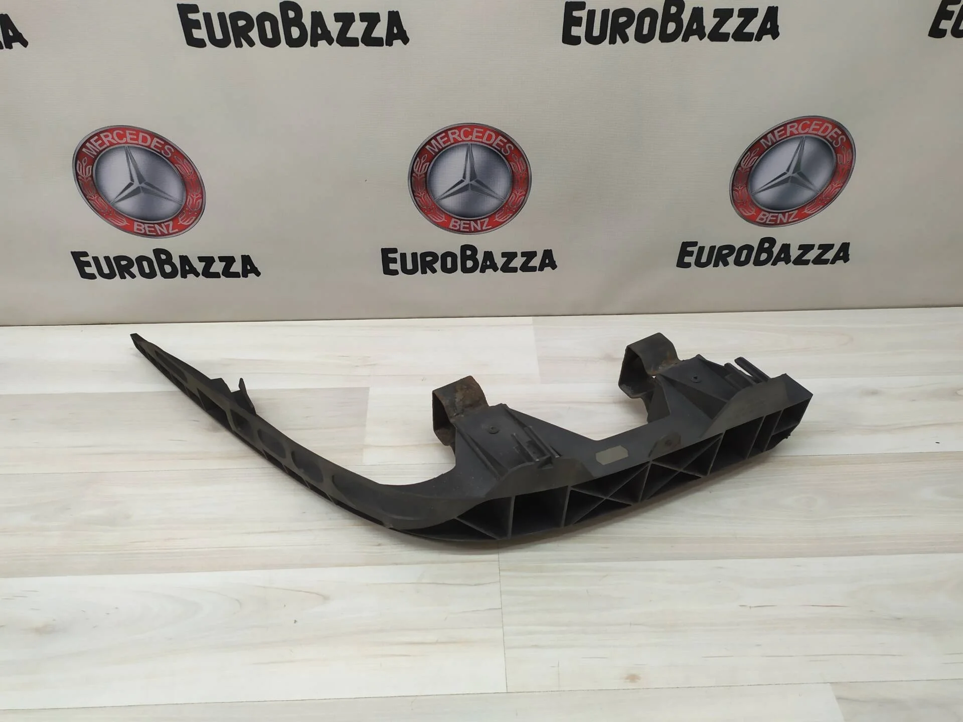 Кронштейн заднего бампера правый Mercedes W219