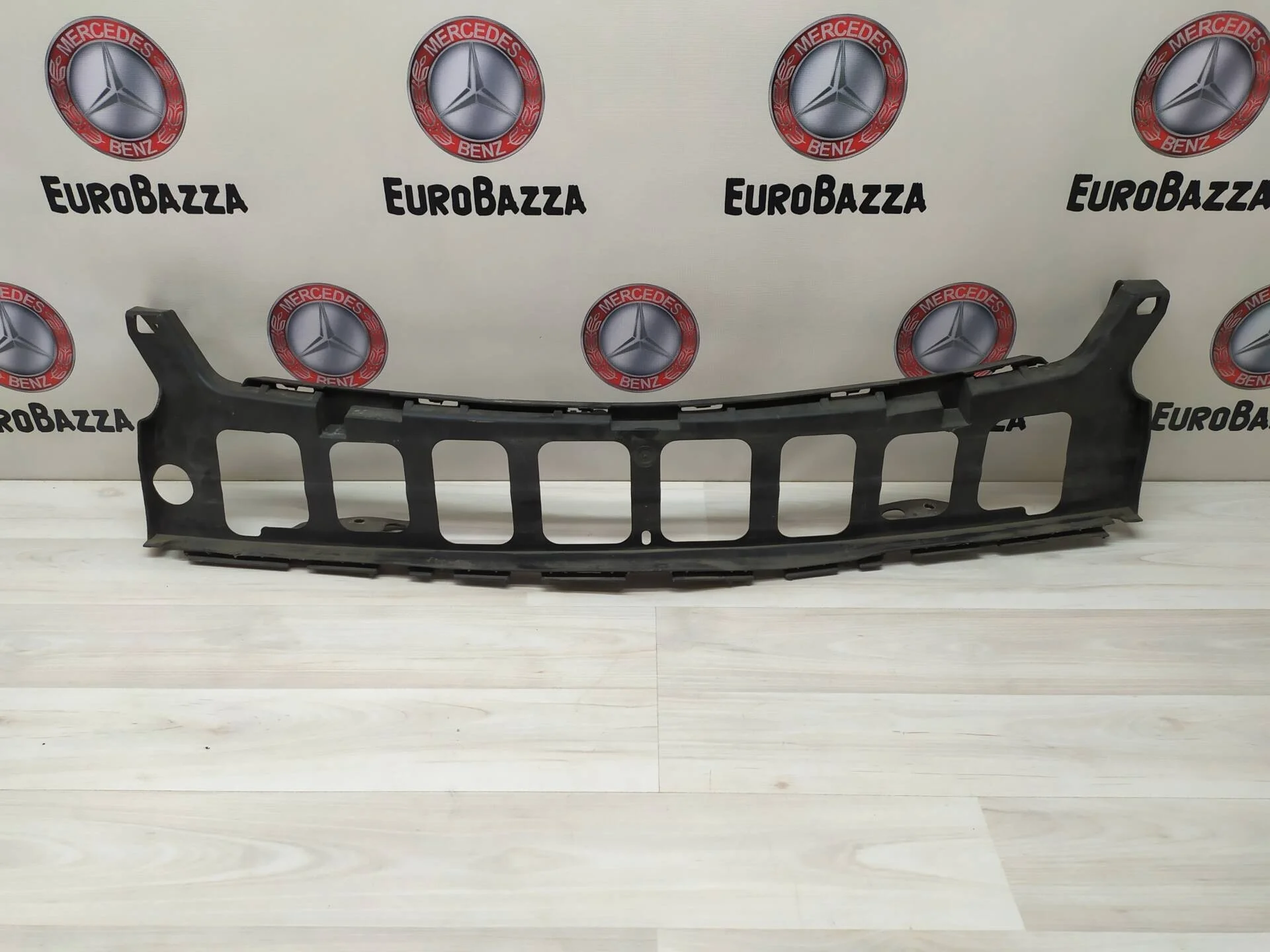 Кронштейн бампера центральный Mercedes W219