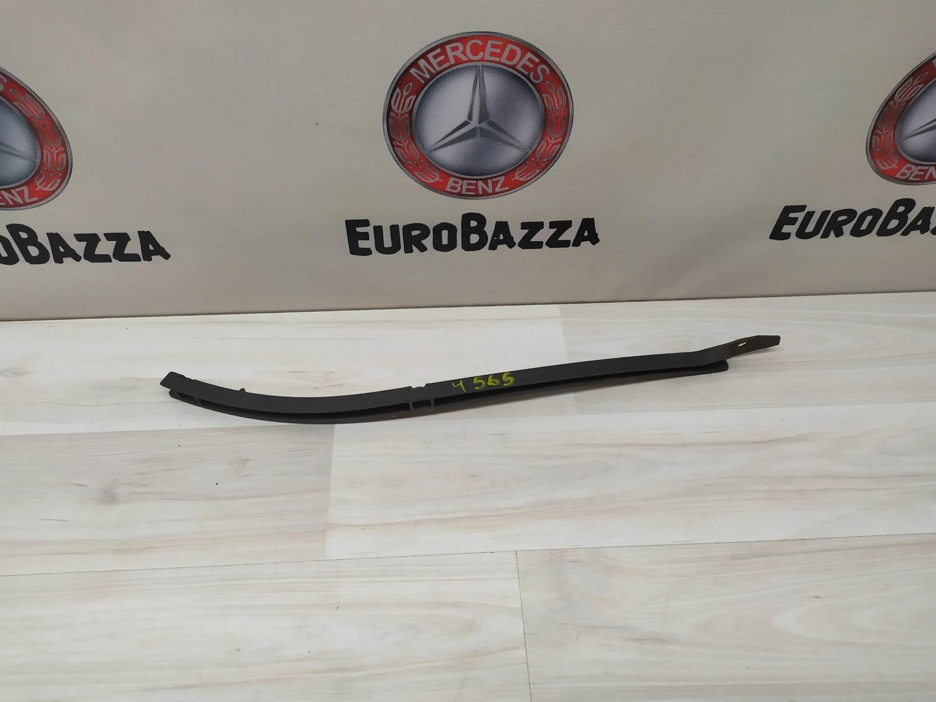 Направляющая заднего бампера левая Mercedes W219