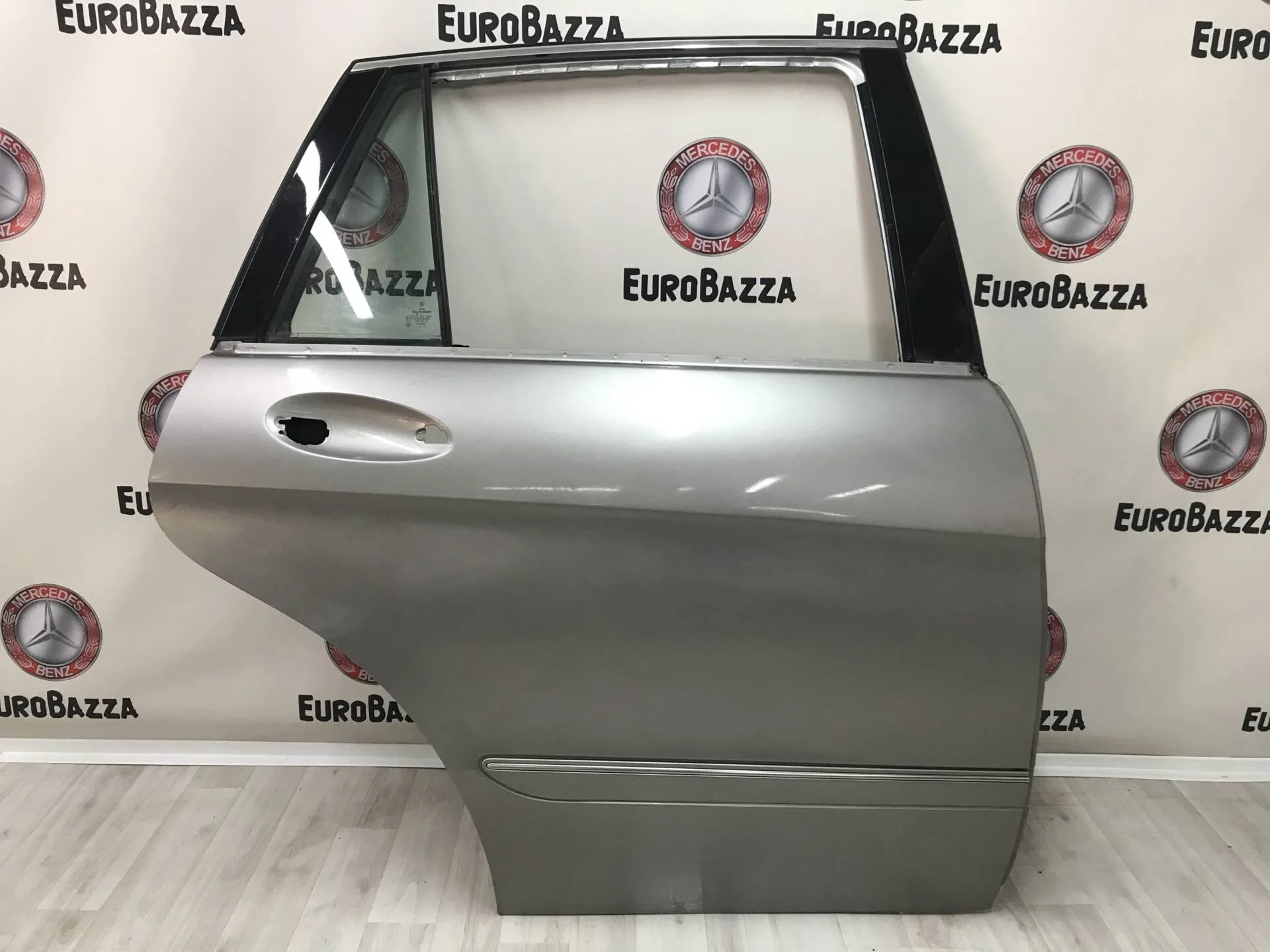 Дверь задняя правая Mercedes W251