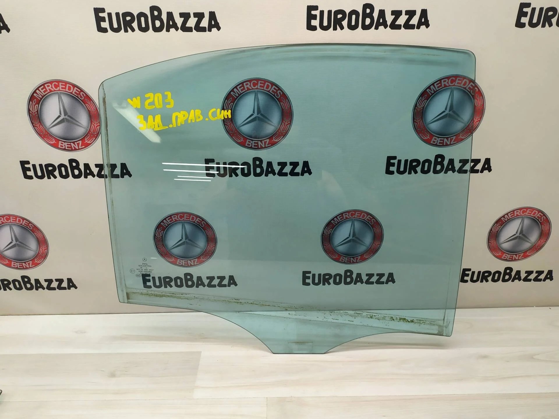 Стекло заднее правое Mercedes W203