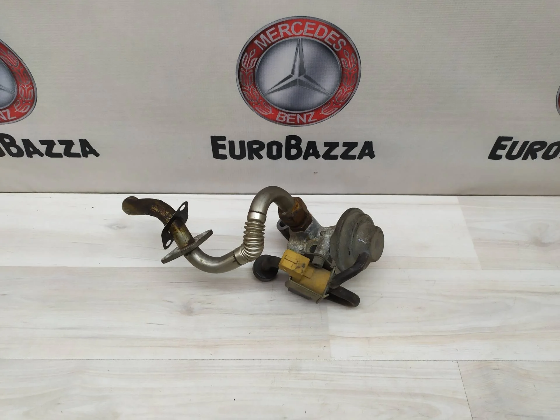 Клапан рециркуляции ог с трубкой Mercedes М112