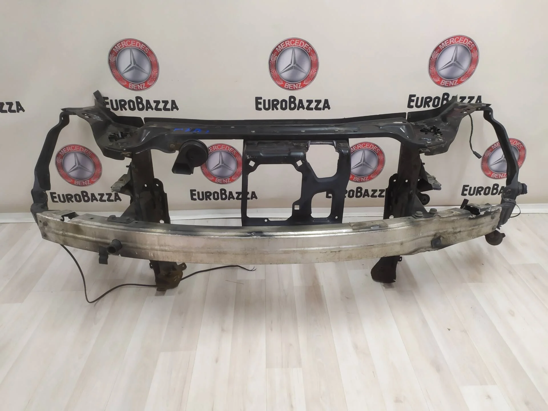 Телевизор Mercedes W219