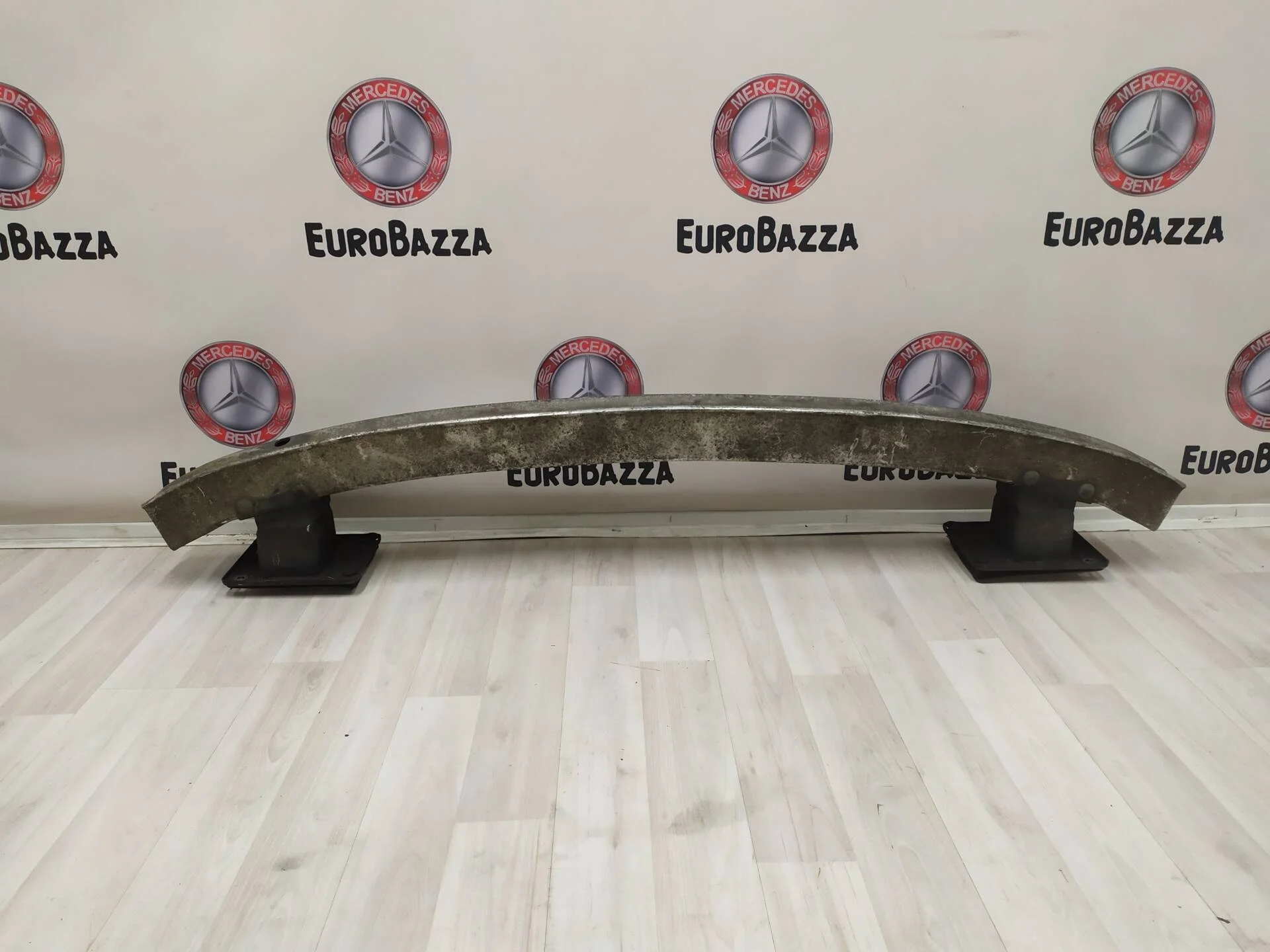 Усилитель заднего бампера Mercedes W251