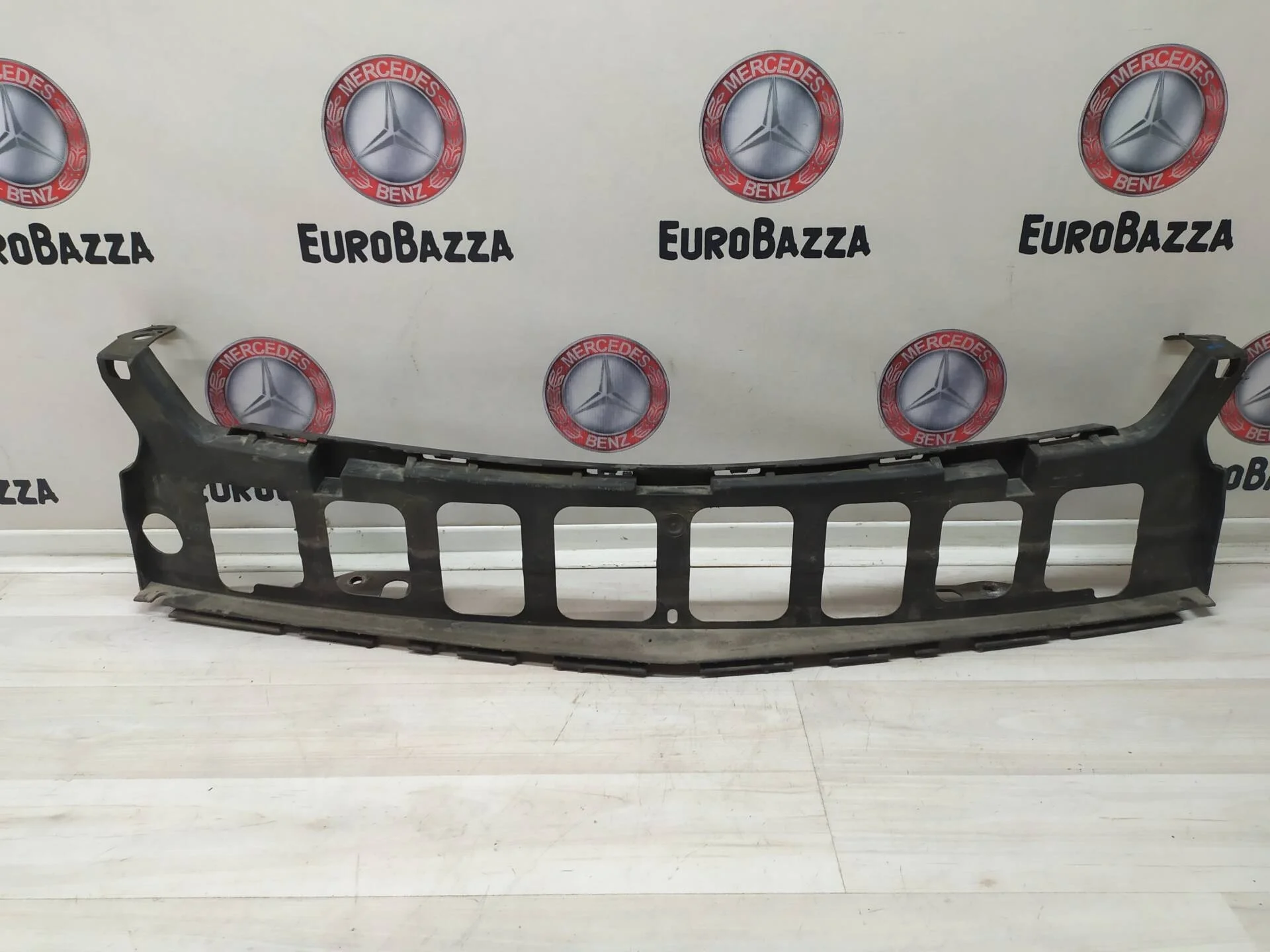 Кронштейн переднего бампера Mercedes W219