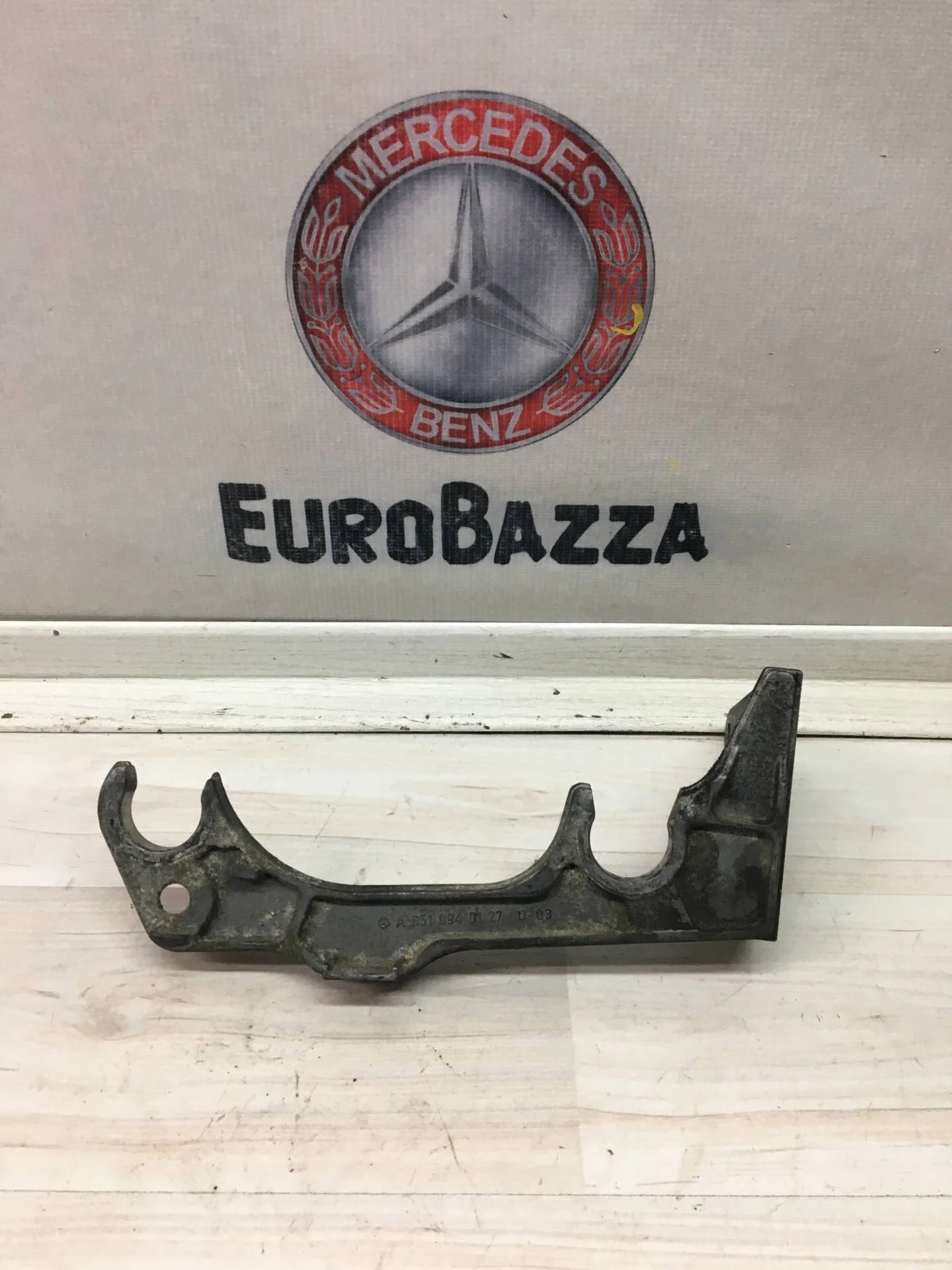 Кронштейн корпуса воздушного фильтра Mercedes Om651