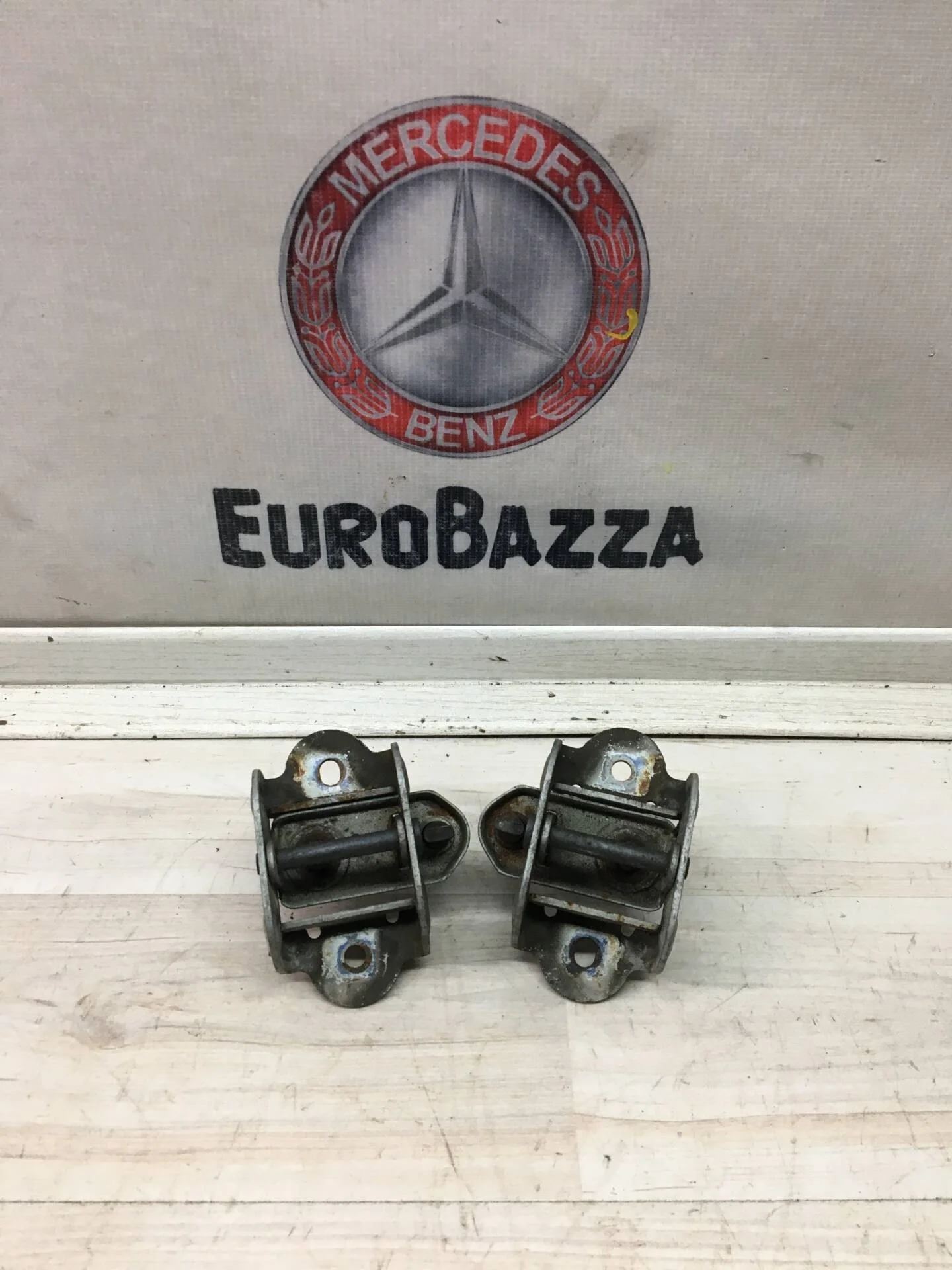 Замок капота Mercedes W171