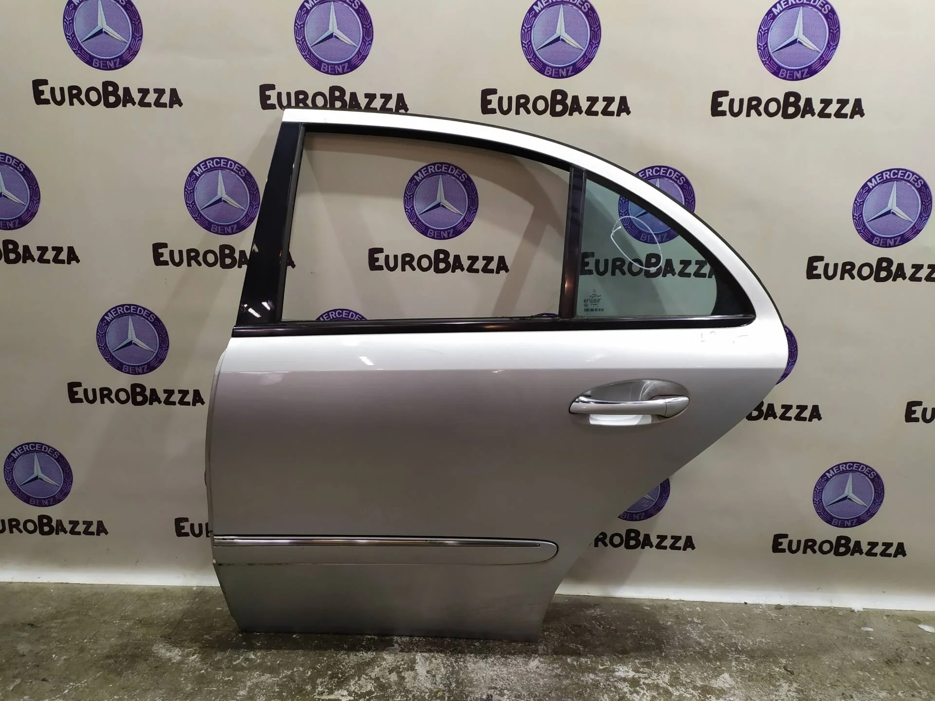 Дверь задняя левая в Сборе W211