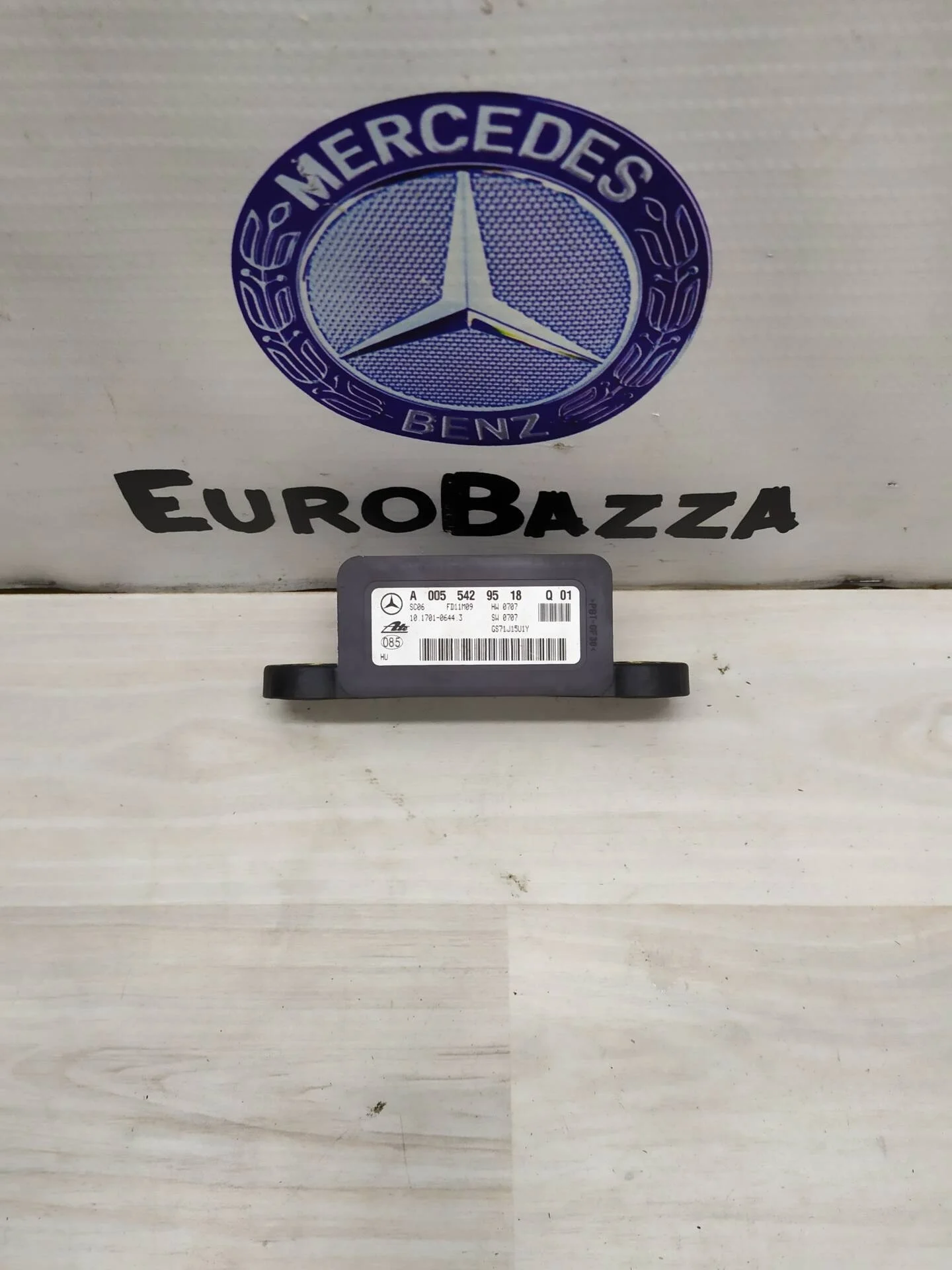 Датчик  ускорения Mercedes W221