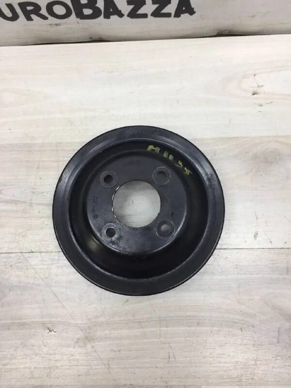 Шкив помпы охлаждения Mercedes M111