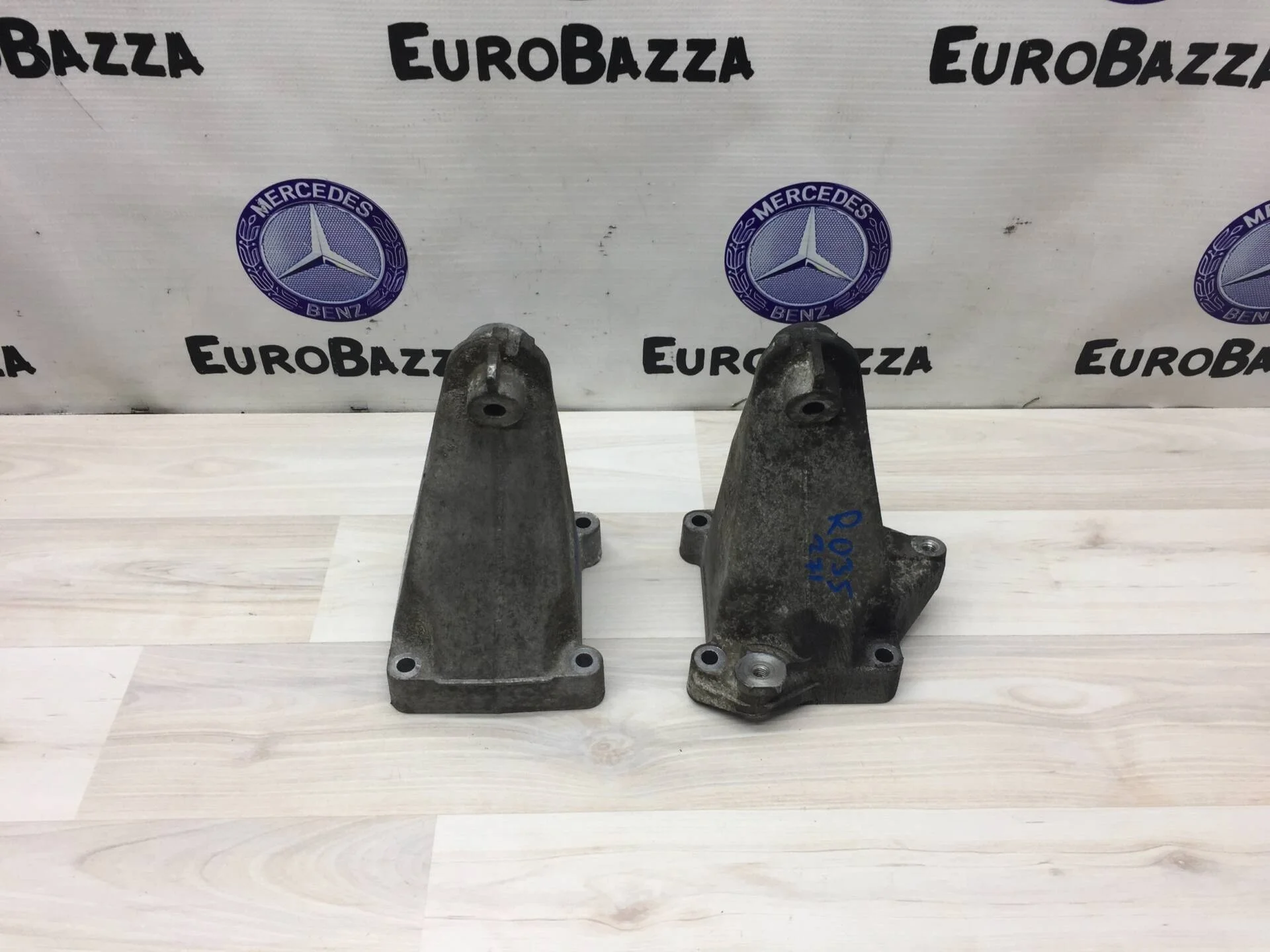 Кронштейн двигателя Mercedes м271