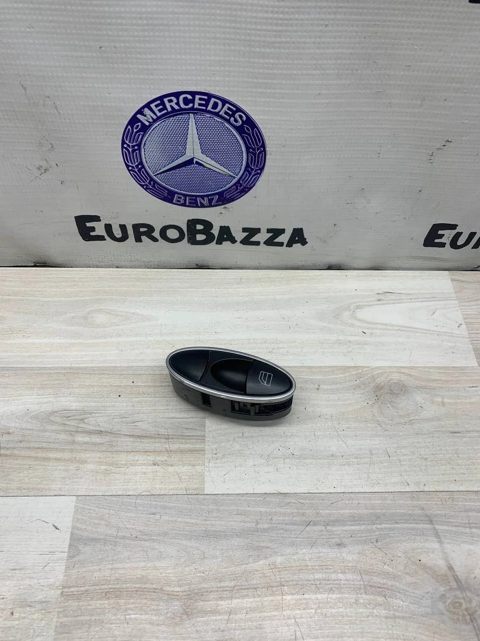 Кнопка управления стеклоподъемника Mercedes W211