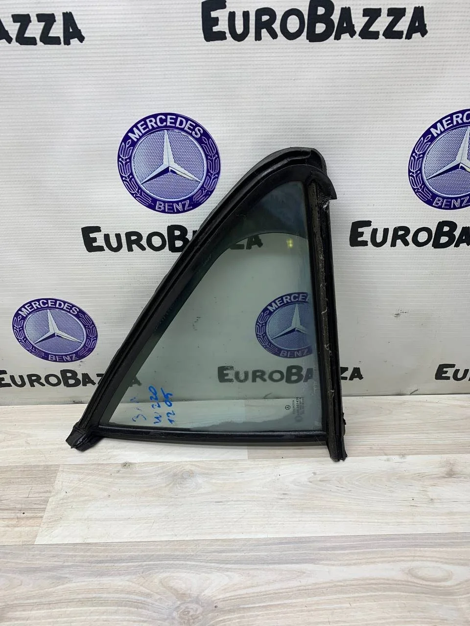 Форточка задней левой двери Mercedes W203