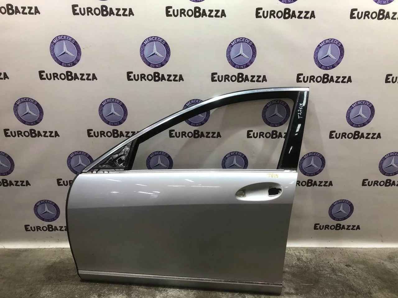 Дверь передняя левая Mercedes W221