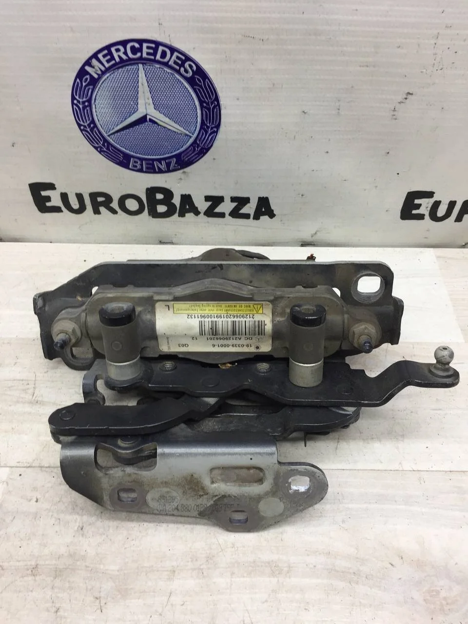 Петля капота с пиропатроном Mercedes W207