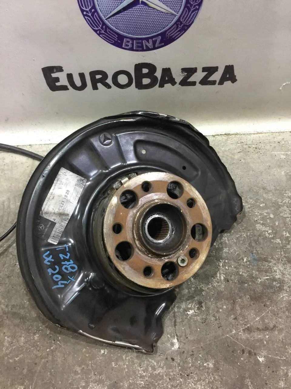 Кулак задний правый Mercedes W204