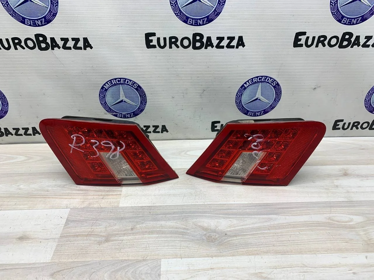 Фонарь задний в крышку багажника Mercedes W212