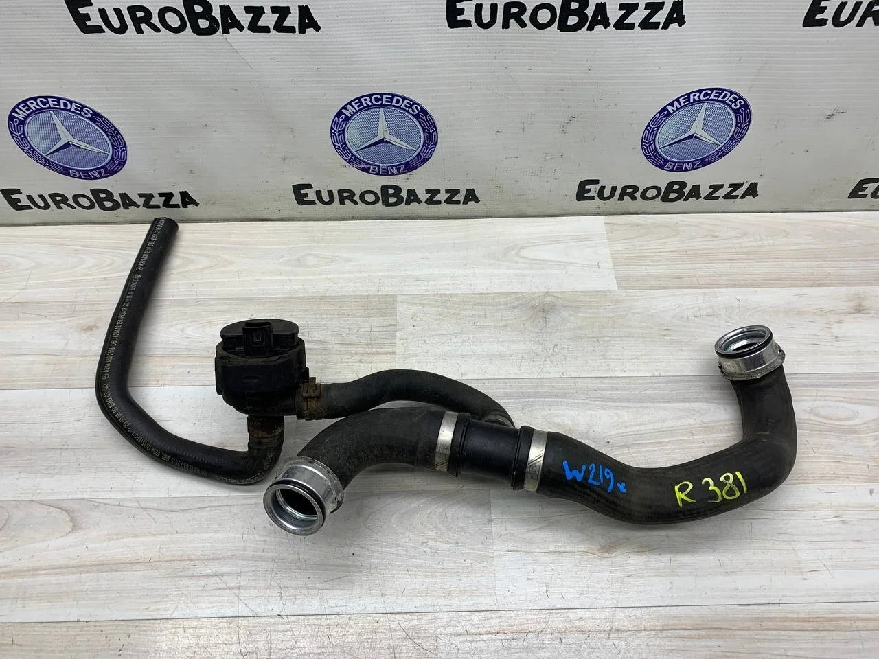 Патрубок радиатора нижний с насосом Mercedes W219