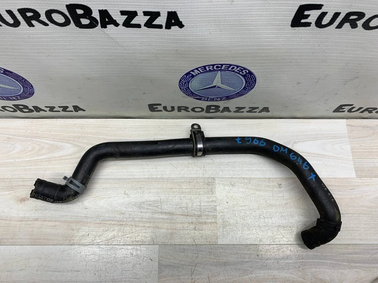 Патрубок системы охлаждения Mercedes W211