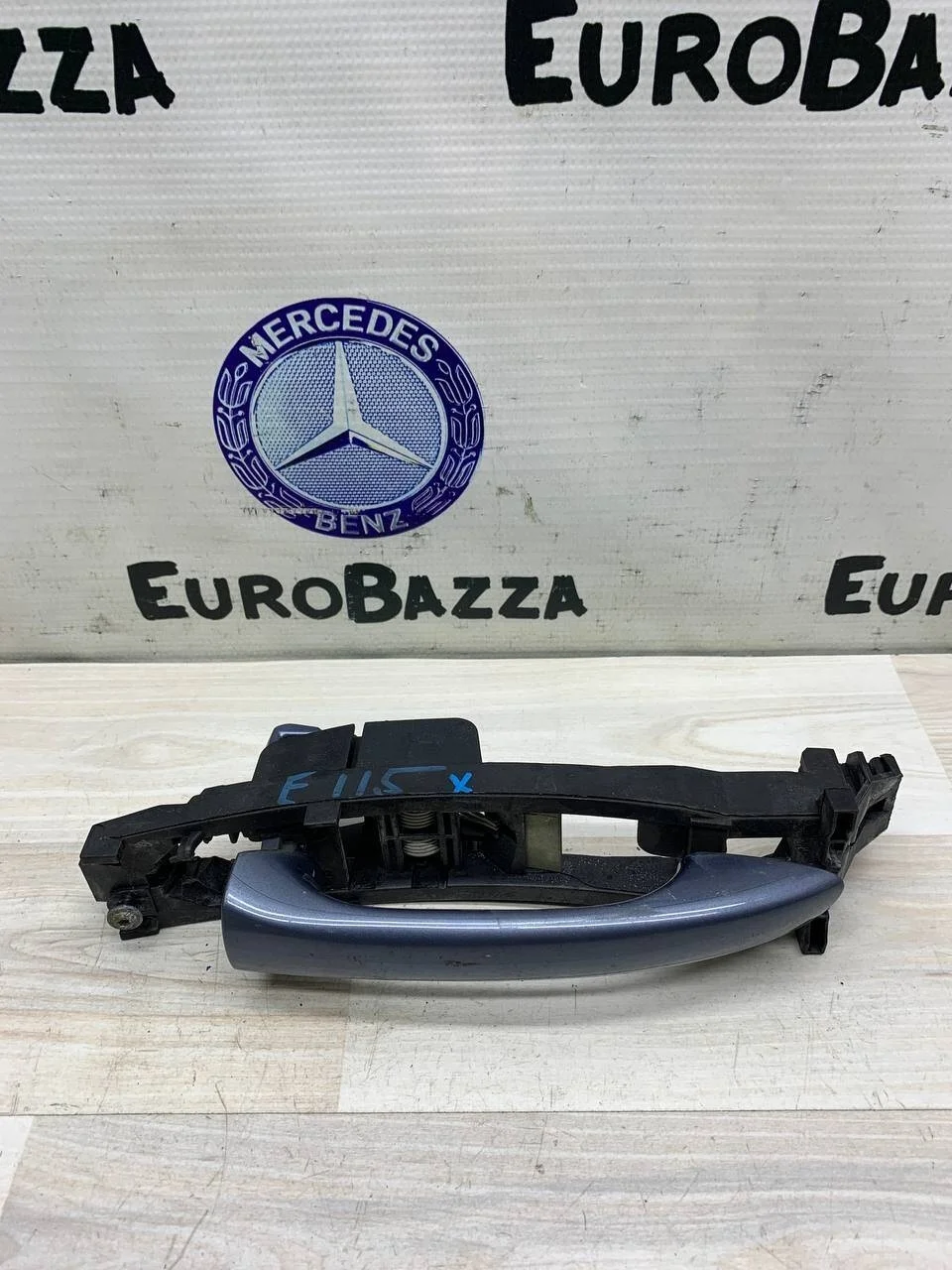 Ручка двери задней правой со скобой Mercedes W211