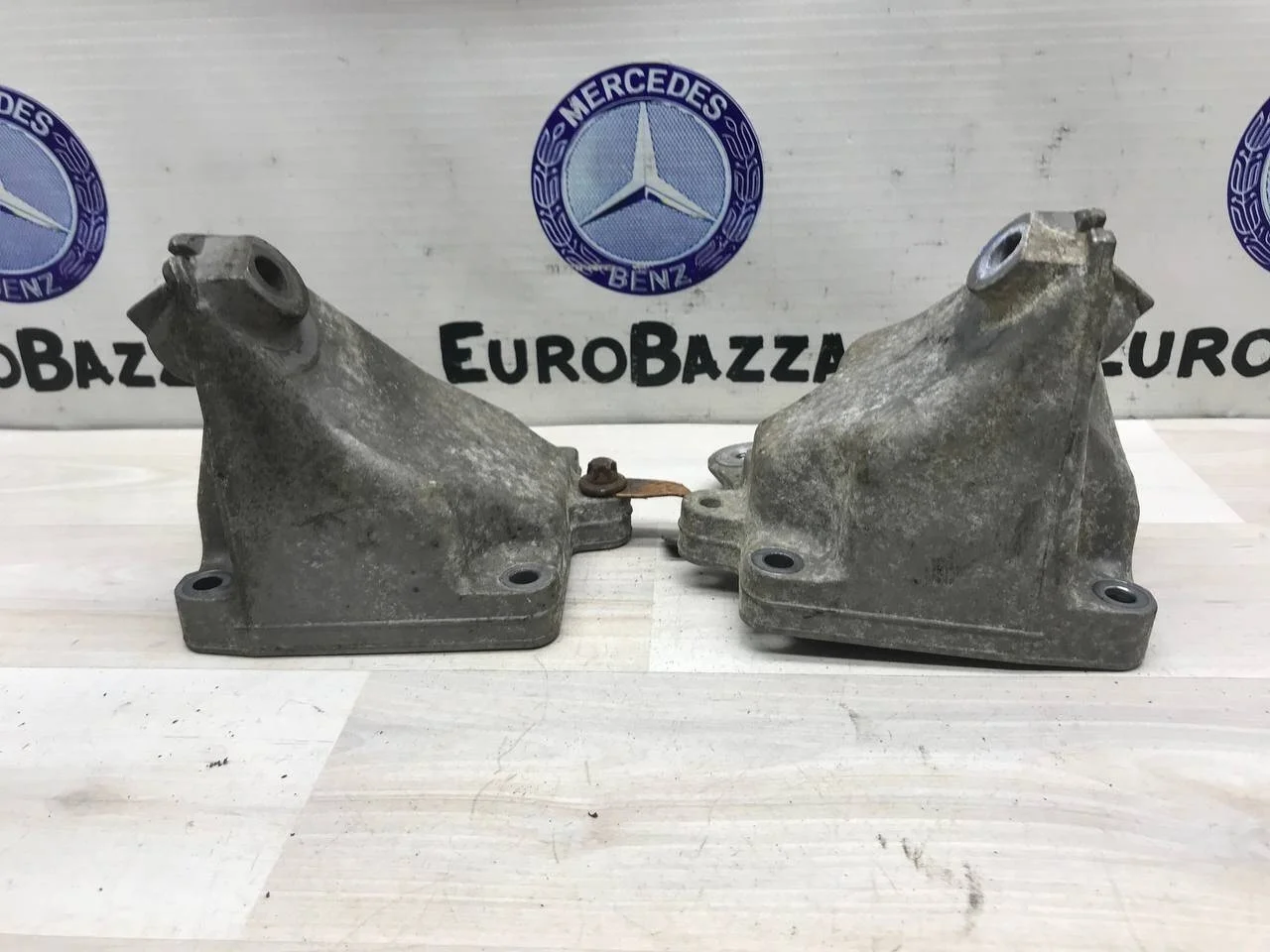 Кронштейн двигателя Mercedes 272