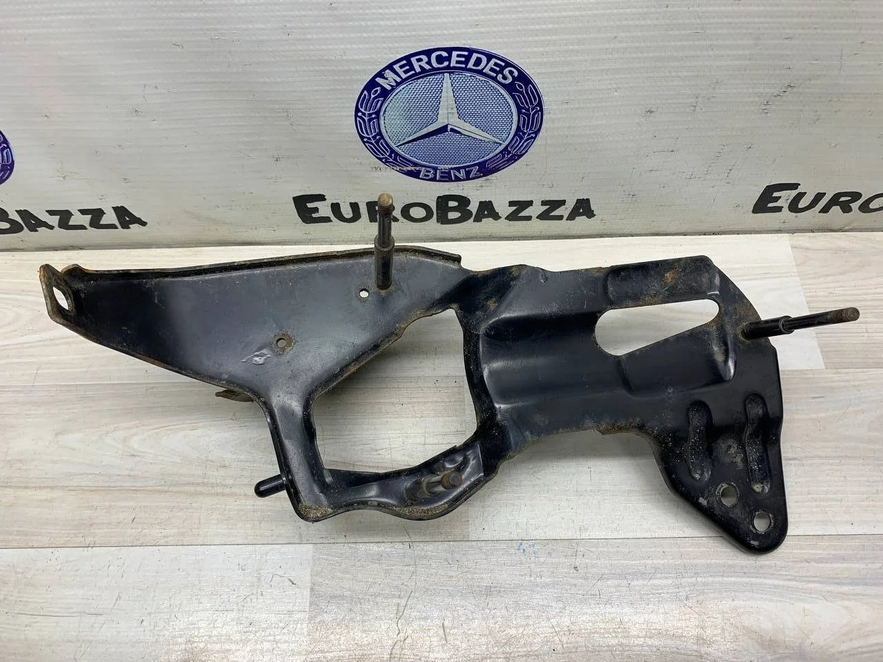 Кронштейн крепления компрессора Mercedes W251