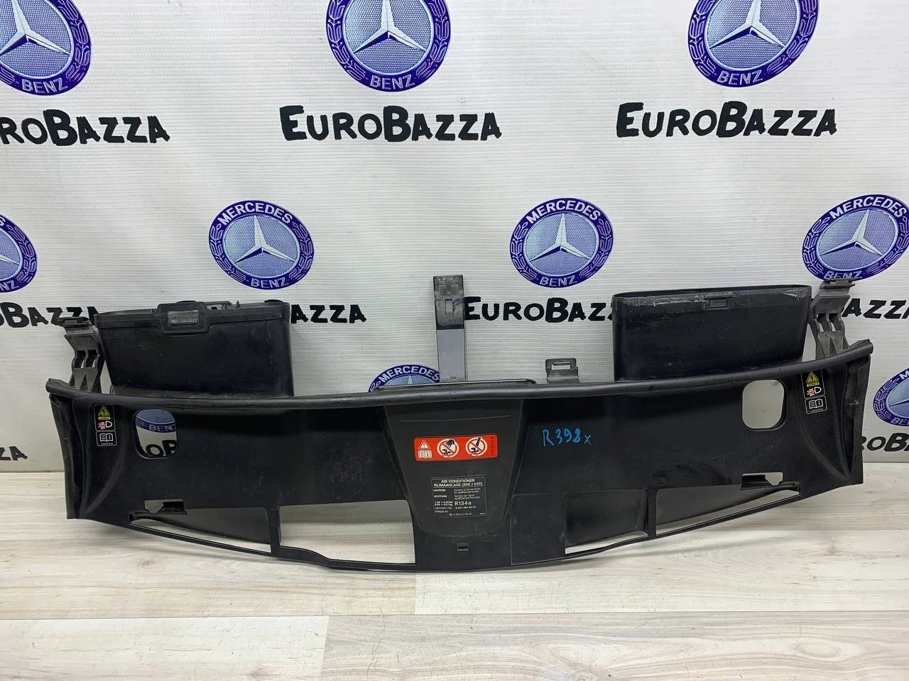 Воздуховод верхней панели телевизора Mercedes W212