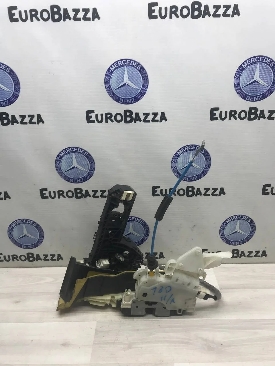 Замок двери передней левой Mercedes W212