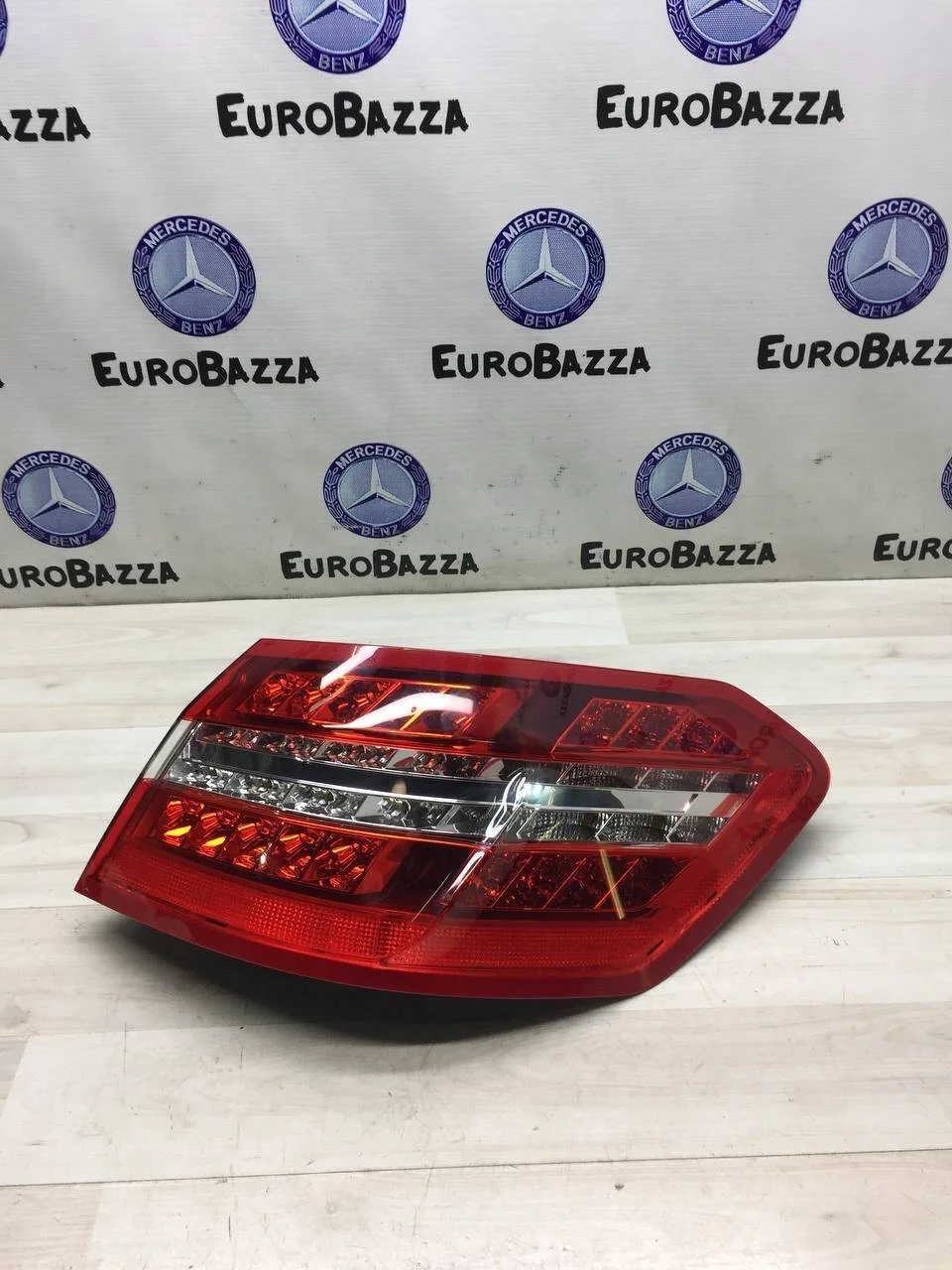 Фонарь задний правый диодный  Mercedes W212