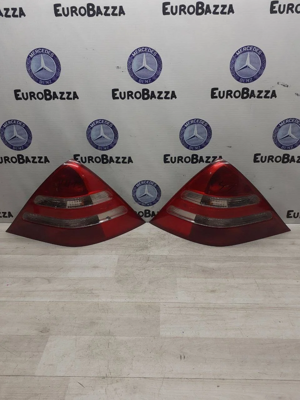 Фонарь задний Mercedes R170