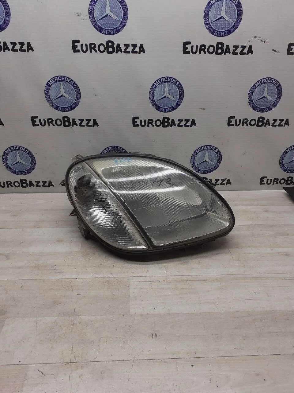 Фара передняя правая Mercedes R170