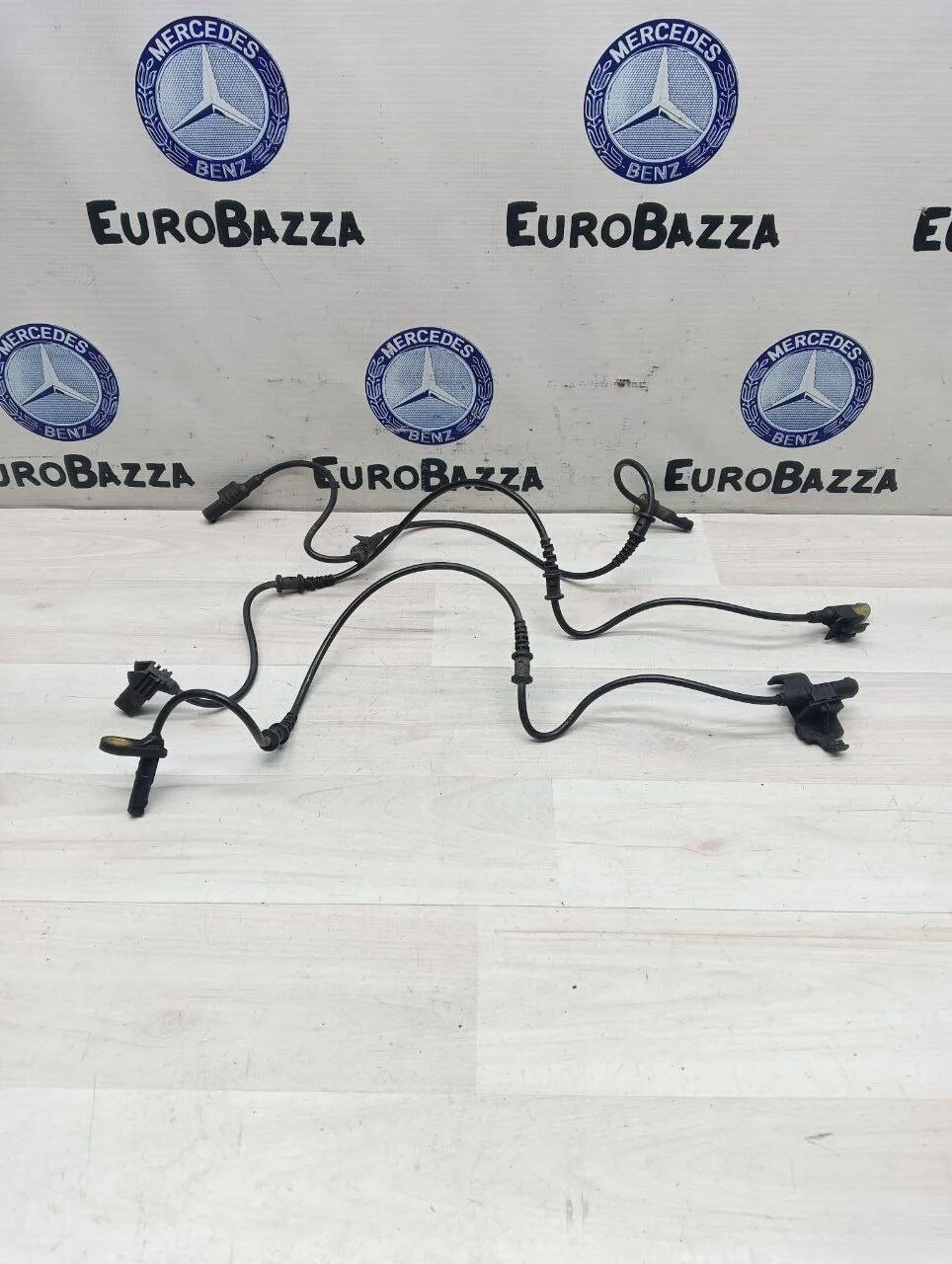 Датчик ABS передний Mercedes W211