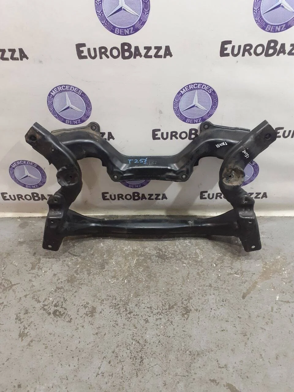 Подрамник передний Mercedes W211