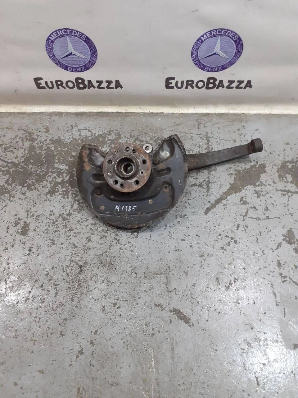 Поворотный кулак правый Mercedes X164