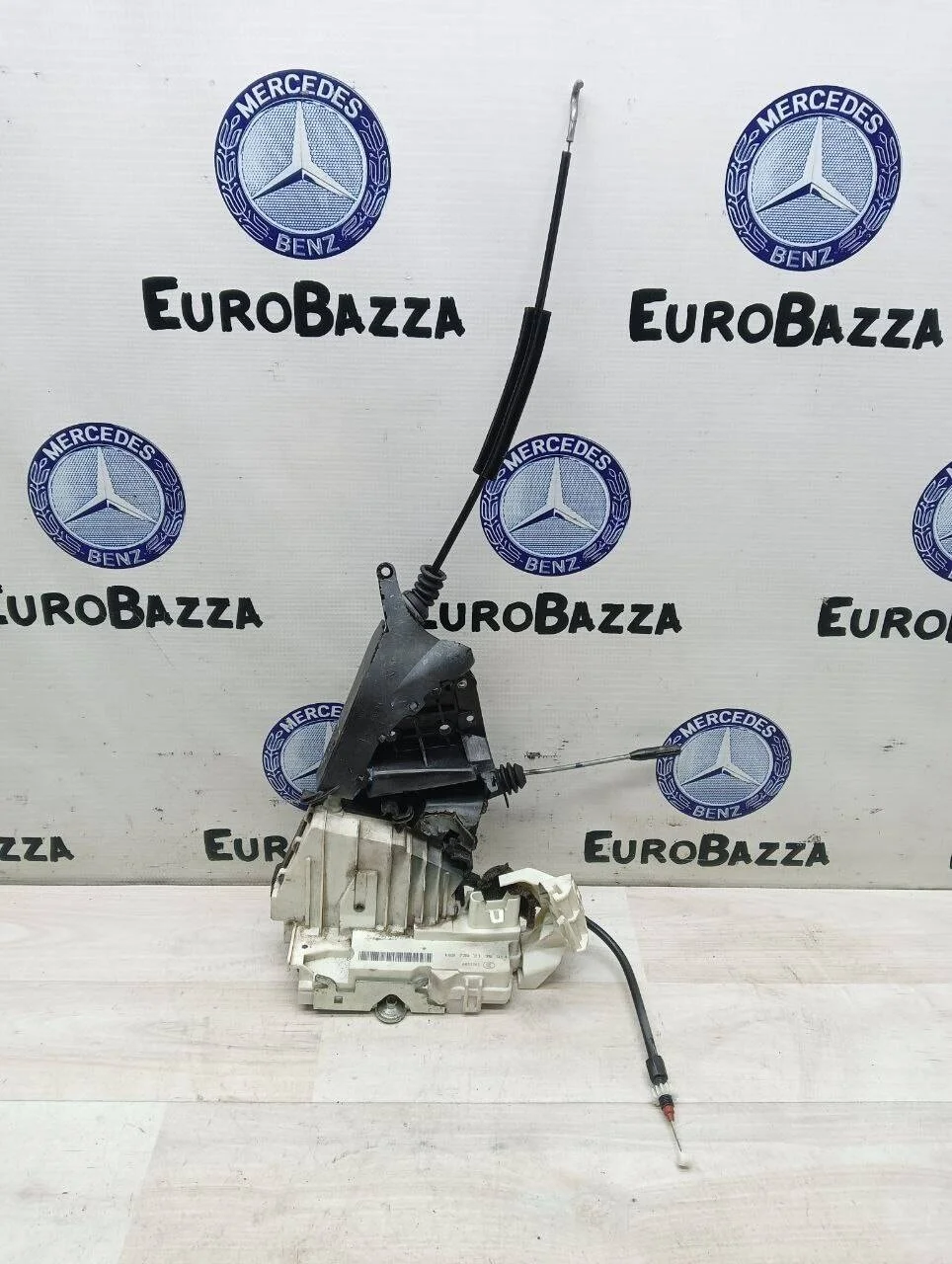 Замок двери задний левый Mercedes W169