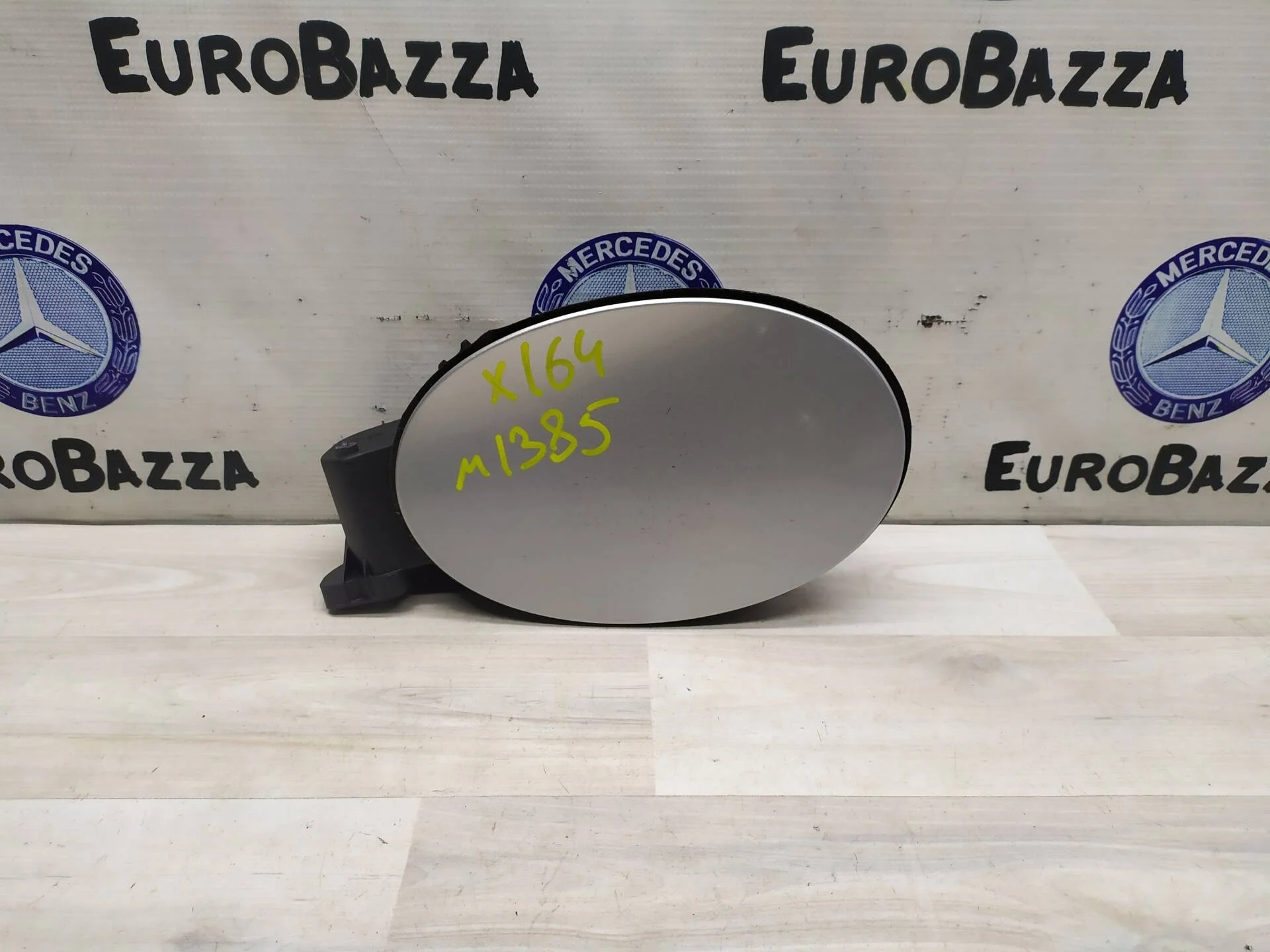Лючок бензобака Mercedes X164