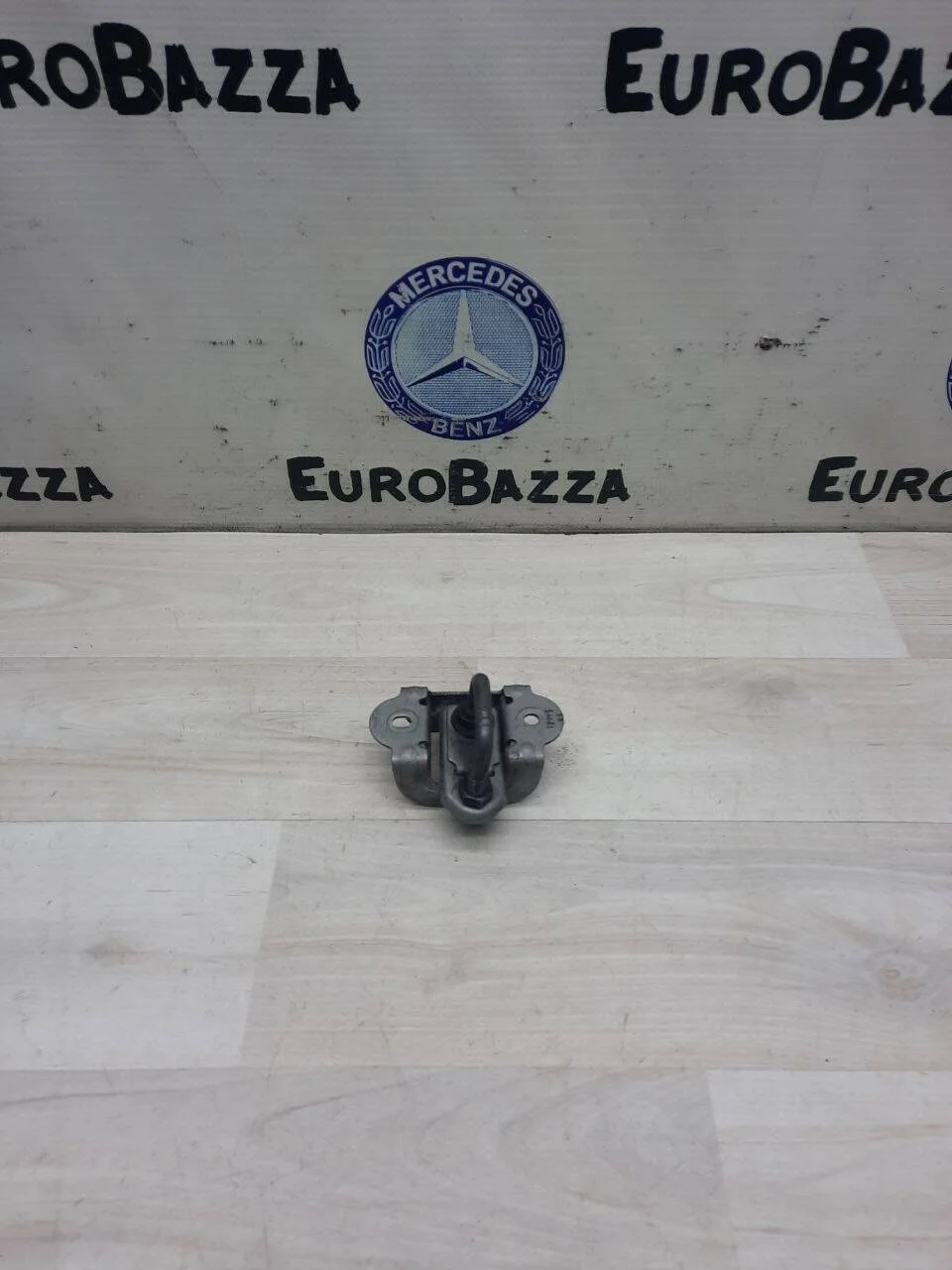 Фиксатор капота Mercedes R230